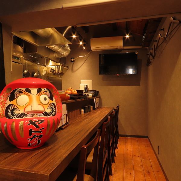 二人の距離をグッと縮める落ち着いたカウンター席は、大切な記念日や大人のデートにおすすめ。料理の音と香りを楽しみながら、特別な夜をゆったりとお過ごしください。