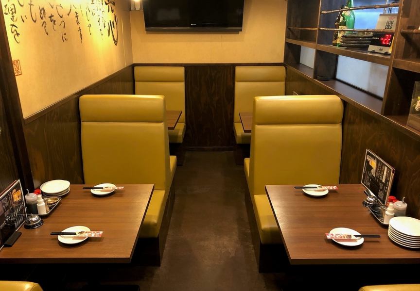 昭和５２年創業、大曾根の老舗居酒屋【味鷹本店】の二号店になります。≪寄りたい場所、寄りたい人であれ≫の社訓と≪真心≫をモットーに日々営業しております！こちら大画面テレビが見えるソファ席は、おひとりさまからもゆったりとおくつろぎいただけます♪