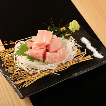 本まぐろのブツ切り盛り
