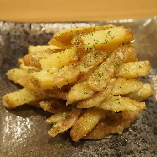 酒が進む不動の定番おつまみ☆香ばしいガーリックポテト