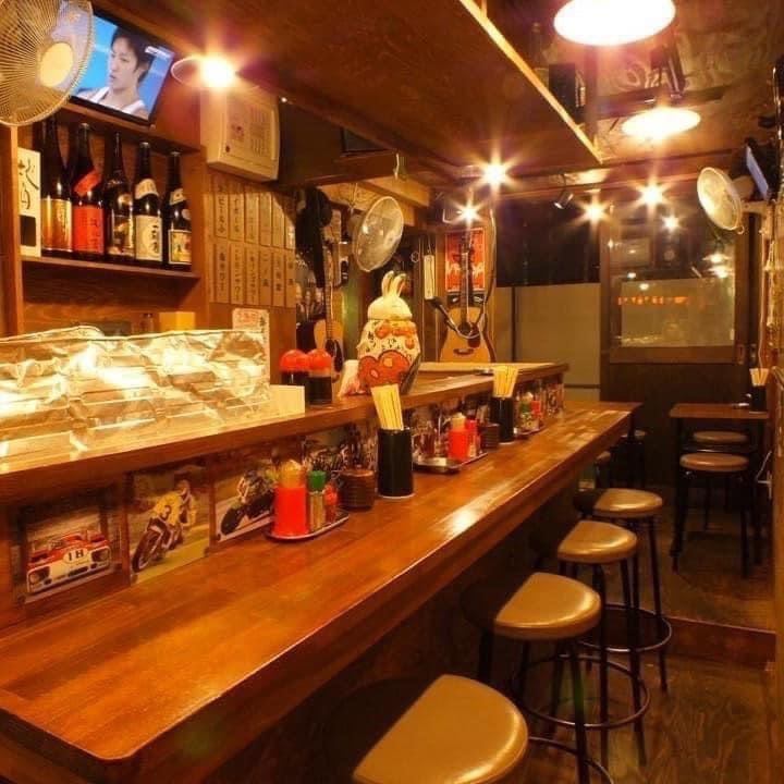 温かみのある店内と明るいマスターがお出迎えします♪