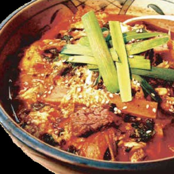 旨辛スープと、ほぐれる牛肉!〆にもぴったりな本格派『テグタンクッパ』