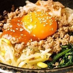 ジュージューと食欲をそそる音!絶品の本格『石焼きビビンバ』