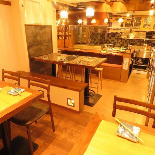 喧騒から離れた、知る人ぞ知る和モダンな隠れ家。心まで温まる創作和食を味わいながら、落ち着いた洗練の空間で格別な時間をお過ごしいただけます。