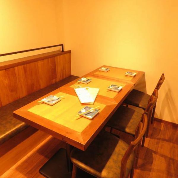 8名～10名様でご利用いただける個室をご用意しております。最大12名様までお入りいただけますので、お気軽にご相談くださいませ。※画像はイメージ