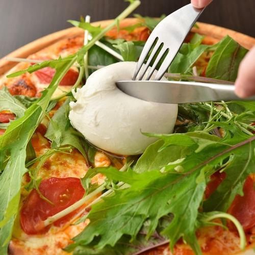 [3 hours of premium all-you-can-drink included every day] Popular with women ◎ Burrata cheese pizza course [5000 yen → 4000 yen]