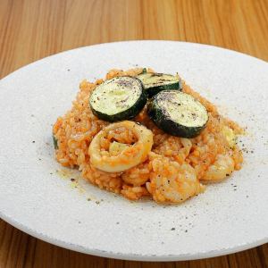 スルメイカとズッキーニのトマトリゾット