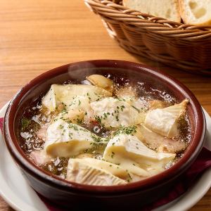 Ajillo (Camembert and Mushroom) [with baguette]