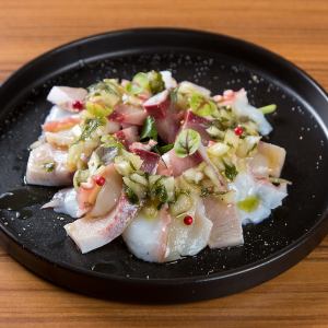 旬の魚と魚介のカルパッチョ