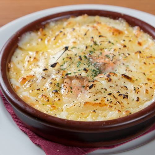 サーモンとじゃがいものグラタン