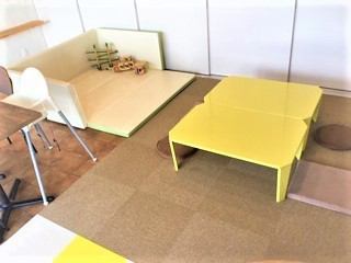 [Semi-private toy seating] Carpeted low table seating equipped with a baby playpen. Lunch is available any time after 10:45 until 14:45.This room is limited to one group, so even guests with babies can relax comfortably. Please contact us if you would like to use the room for breakfast.