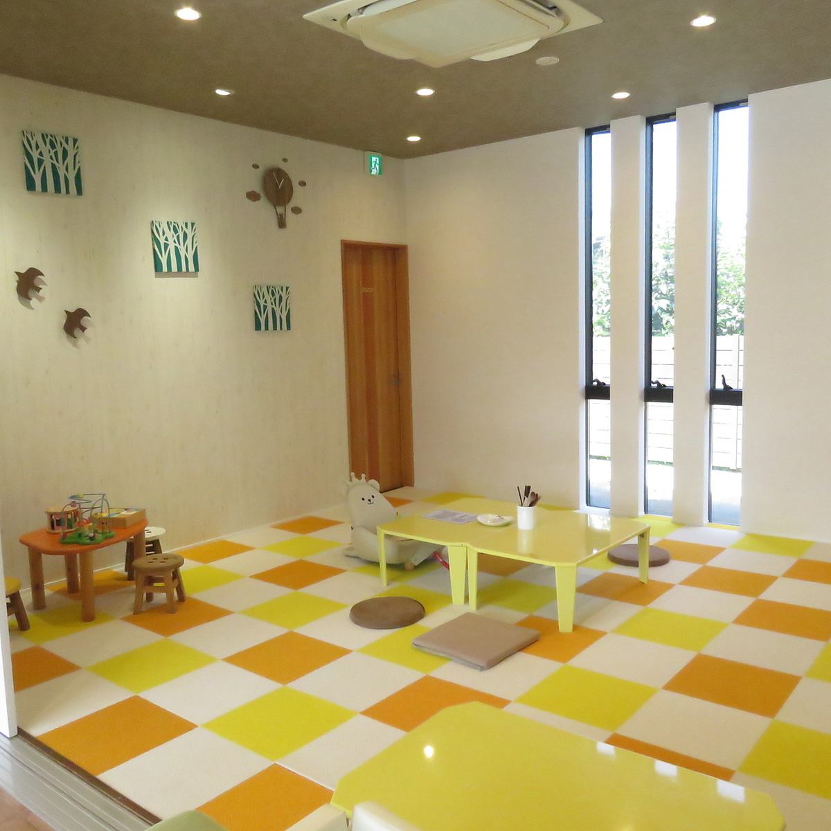 There are tatami mat seats and toys for rent that you can use with confidence! Recommended for moms' parties ♪