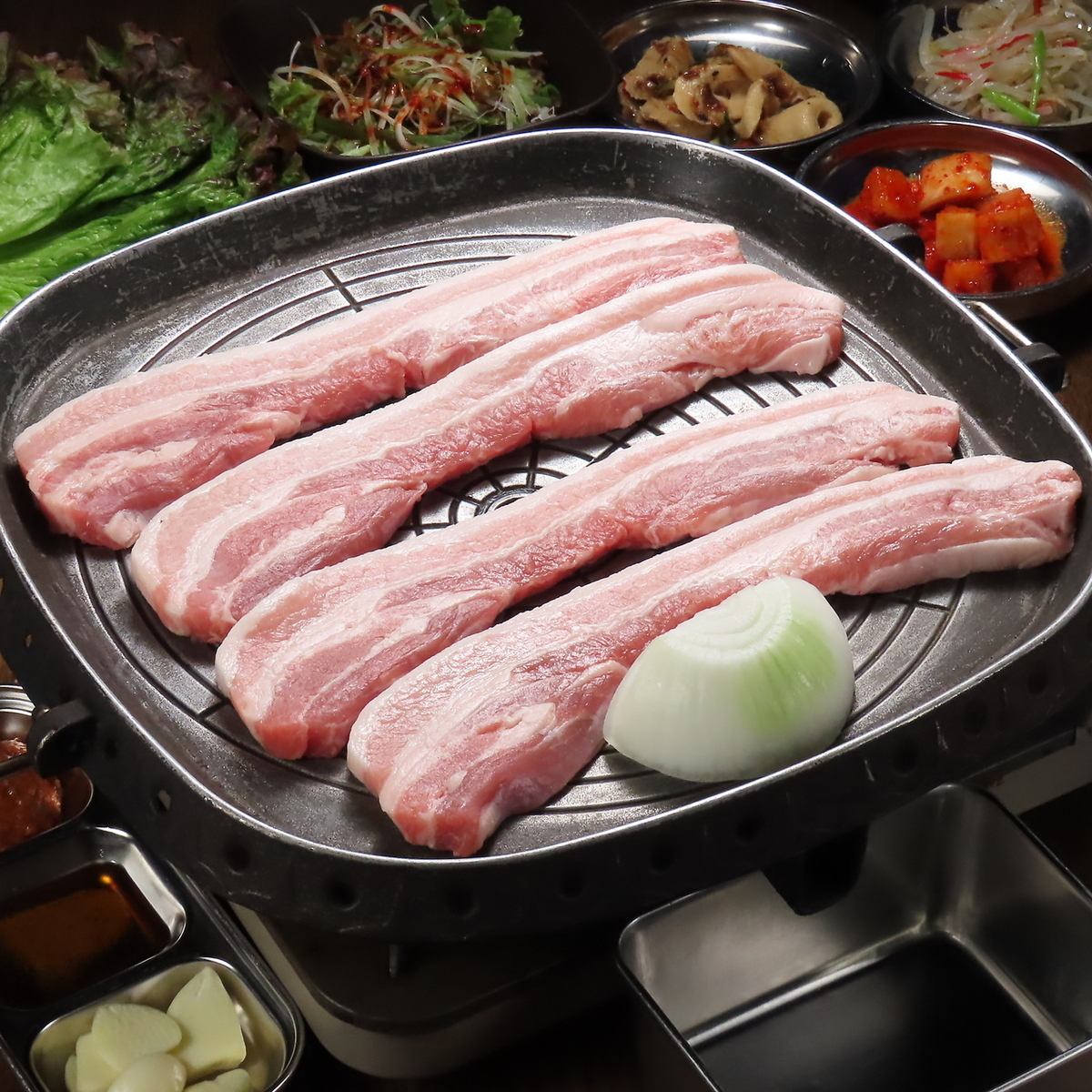 삼겹살 등 저희 가게 자랑의 한국 요리를 맛보세요!