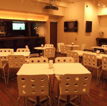 The spacious and beautiful interior is ideal for parties ★ Can accommodate up to 40 people !! Charter is also welcome!