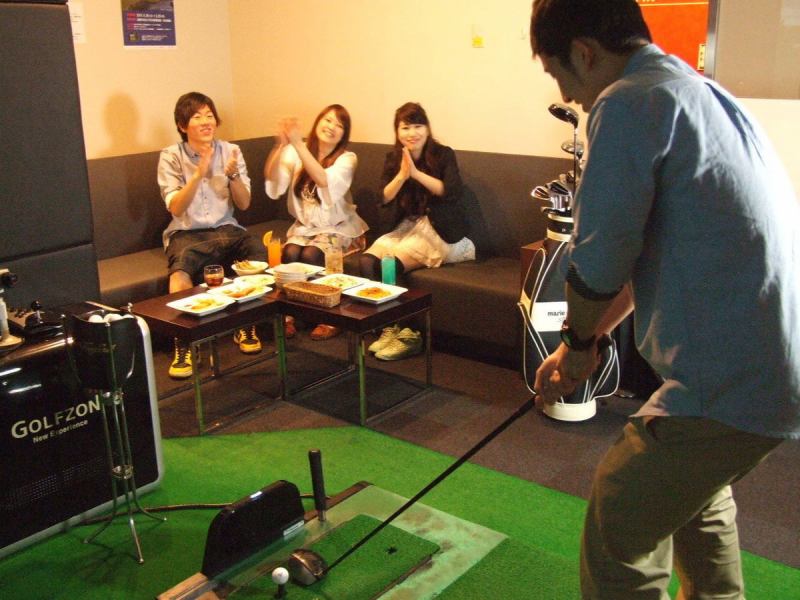 模擬高爾夫[有2個房間，每小時5000日元]房費是多少，所以人數越多越好！