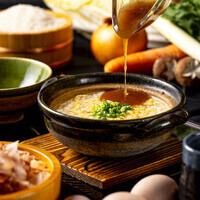黒毛和牛の炙り肉寿司やあんかけ雑炊のシンプルお食事コース７品※皆様1ドリンク注文制です。