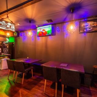 【デートでのご利用も♪】二人掛けのお席は自然と距離が近くなるので、デートにもピッタリ♪会話に花が咲きますね☆