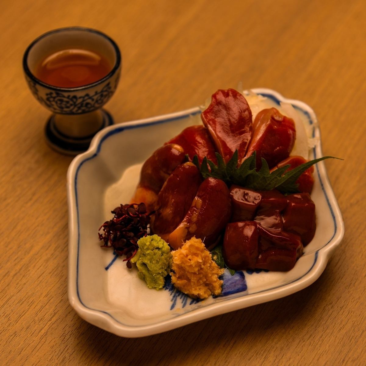 鮮度抜群の厳選した地鶏を使用したおすすめの一品です。