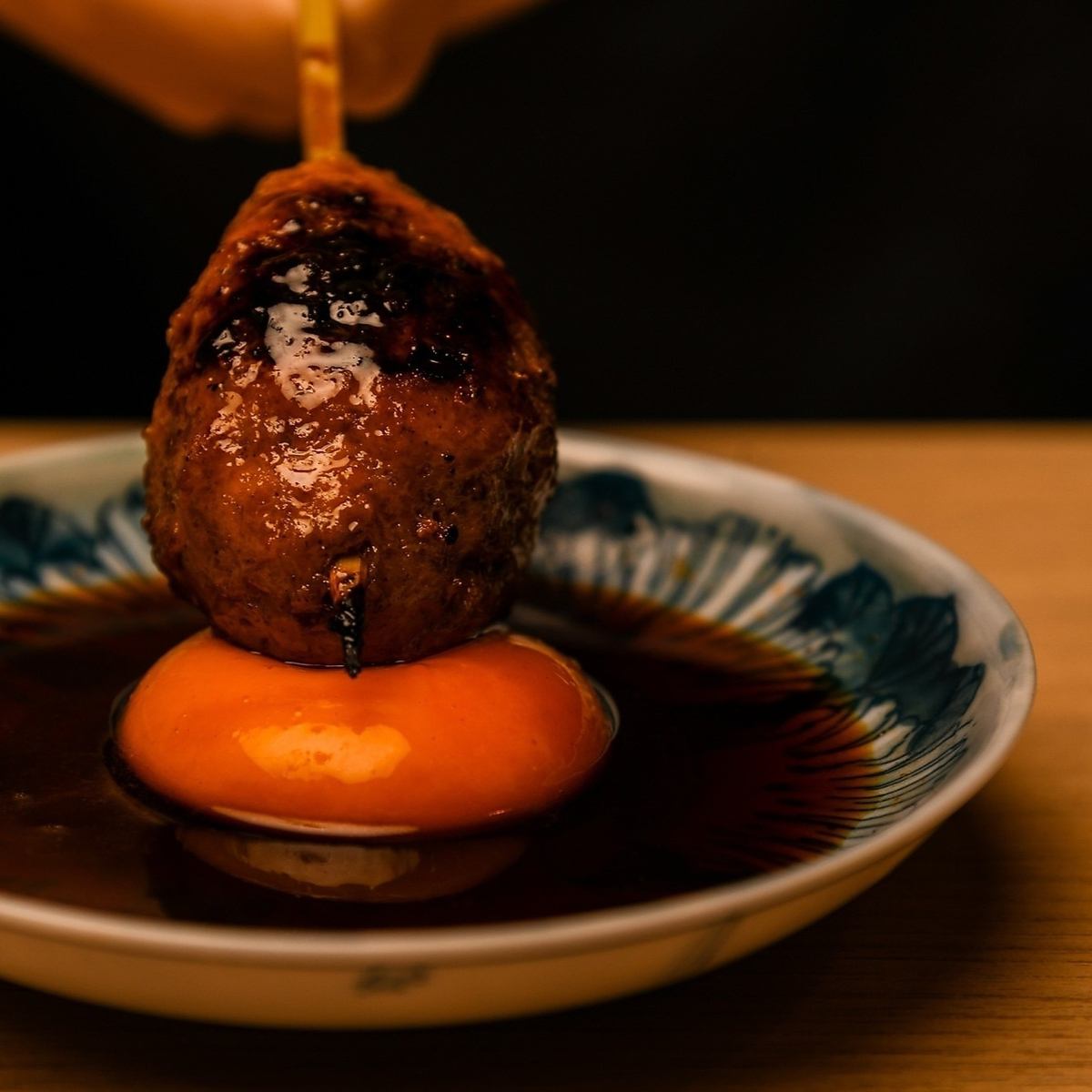 장인의 능숙한 화입으로 차분히 정중하게 완성하고 있습니다.