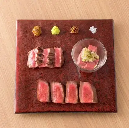 赤と白の牛たん食べ比べ