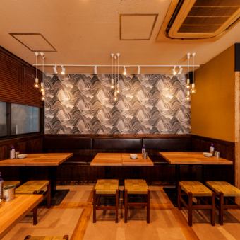 [Casual table seating] Feel free to use these tables for everyday meals or for impromptu drinking parties.Please use it for small banquets such as meals with family and friends.