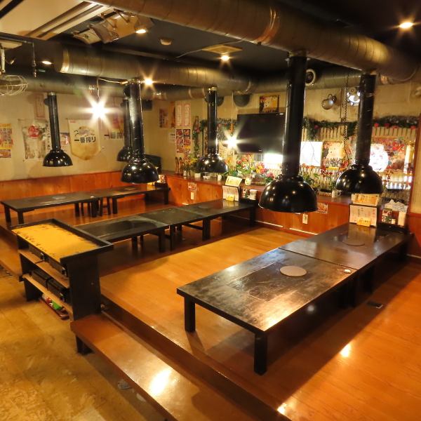 [It's so comfortable that you just want to stay for a long time...] We are conscious of creating such a space.We have a raised table that can accommodate parties of up to 30 people! It's spacious, so it's great for corporate events as well!