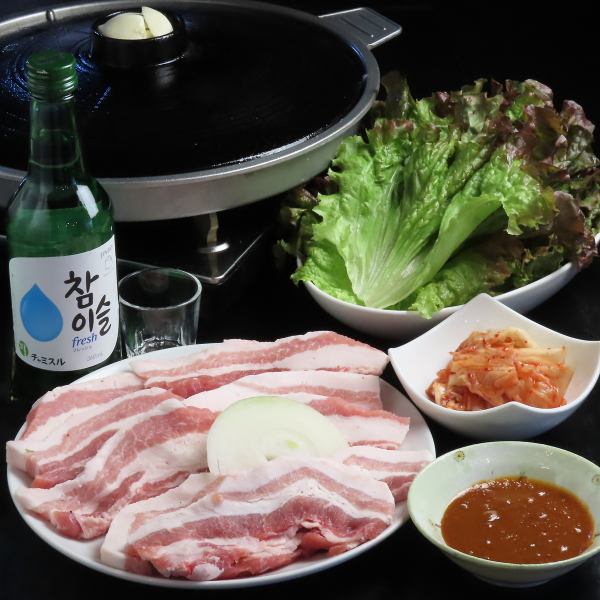 [Signboard menu★ Samgyeopsal] Comes with one chamisul and kimchi!