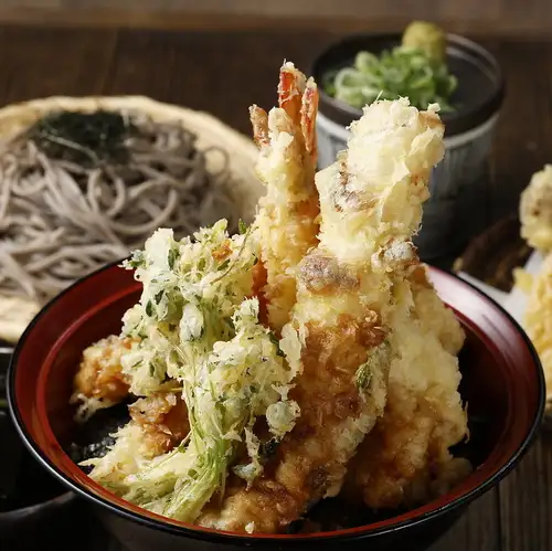 カラりと米油で揚げるから昼からも重くない!