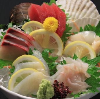 Assortment of 5 seasonal sashimi (for 2 to 3 people)