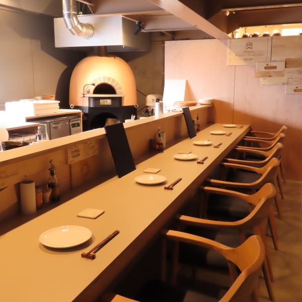 We also have 8 side-by-side counter seats that are great for solo diners.It is also recommended for a date or a sashimi drink with friends! Please enjoy our specialty skewers and a large selection of drinks. We look forward to your reservation.