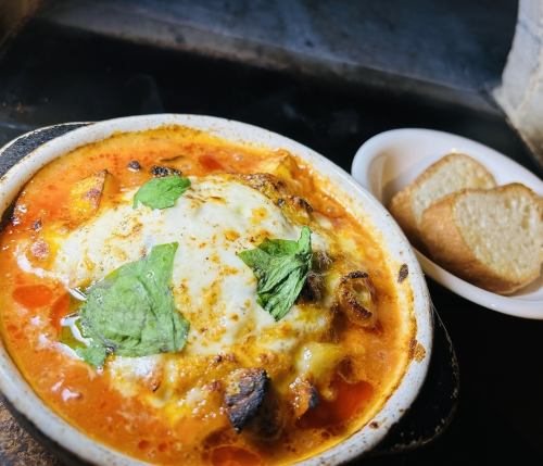 地鶏のトマトホワイトソースチーズ焼き