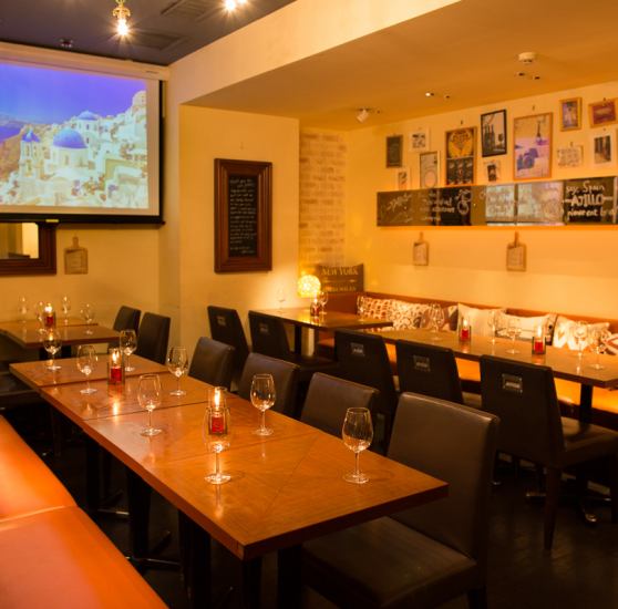 We can accommodate parties of up to 48 people! We have courses with all-you-can-drink options available.