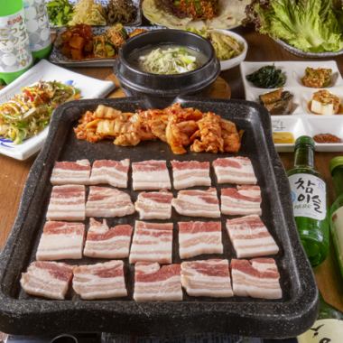 【韓国と言えばサムギョプサル！】2時間飲み放題付き★満腹コース＜全11品＞3500円(税込)