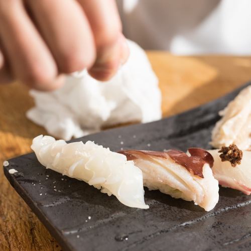 Boasting sushi and thick sushi rolls