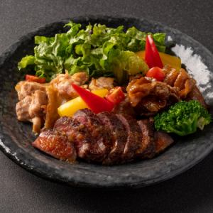 肉盛りピアット（ランイチ、若鶏の1枚焼き、豚バラの甘辛焼き）