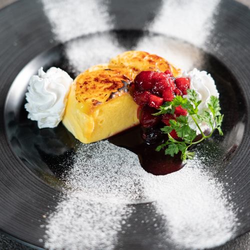 自家製ザクザクカタラーナ　ベリーソース