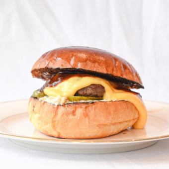 【一味違う！】チーズバーガーとソフトドリンク、サイドメニューが付いたGOBBLINセット