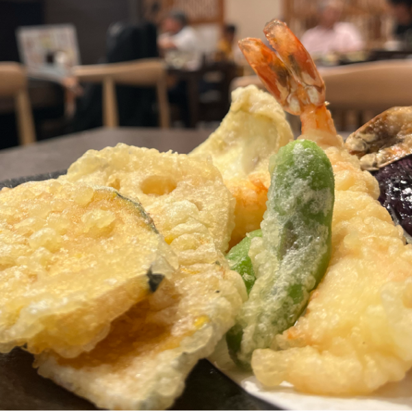 【カリッとした衣に厳選された食材の旨み】天ぷら盛り合わせ　1000円/600円（ハーフ）