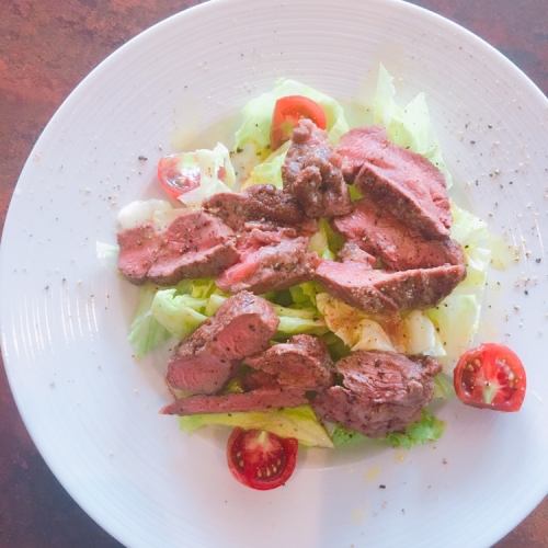 ■Tataki thigh meat with salad