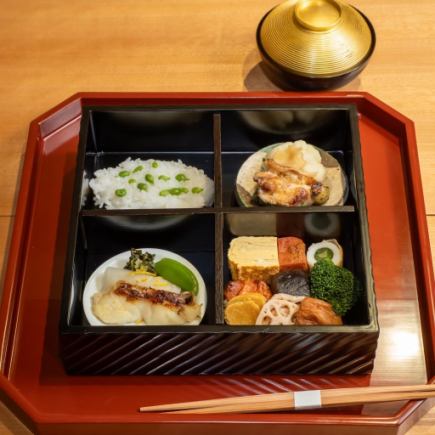 松花堂弁当料理、茶礼と自家製和菓子。6品8500円(税込)
