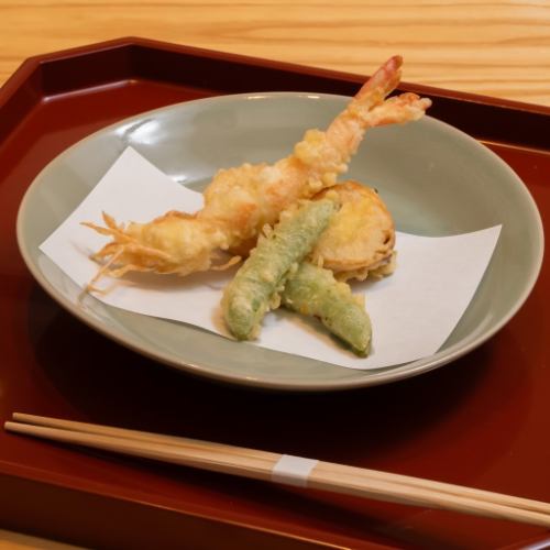 店主が打つ自家製石臼挽き手打ち蕎麦　車海老天ぷら　手打ち蕎麦　蕎麦　二八蕎麦　鴨汁蕎麦　他
