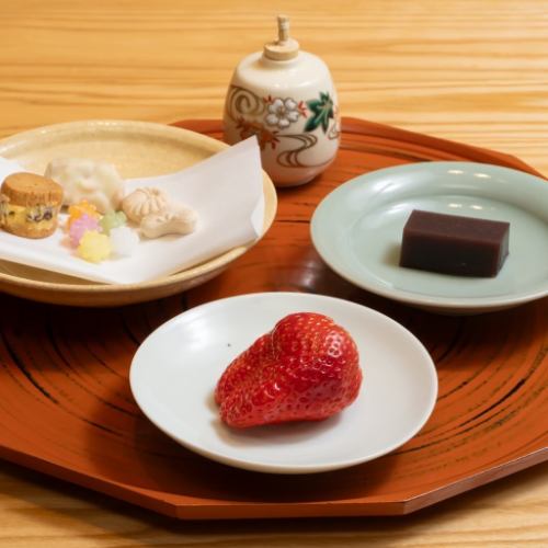 京都宇治茶と自家製和菓子　蕎麦料理、コース料理に含みます。