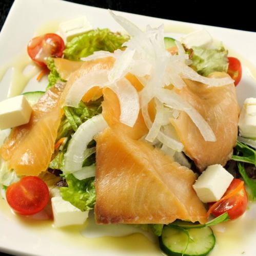 Smoked salmon and cream cheese salad