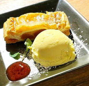 あったかアップルパイとバニラアイス