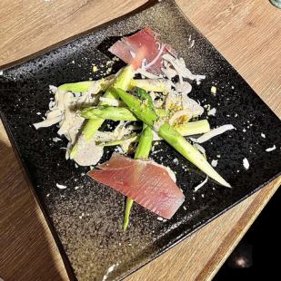 Tuna and fresh asparagus