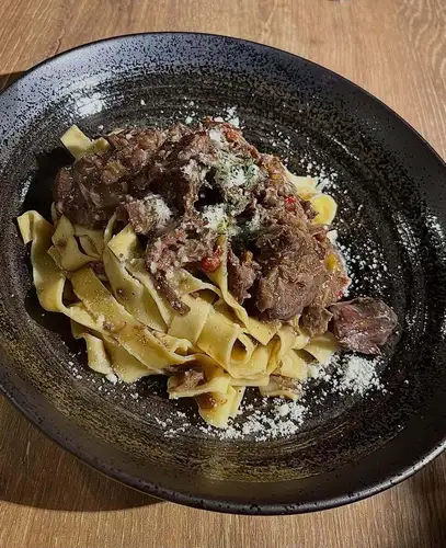 陳年上州牛肉肉醬佐自製義大利麵
搭配新鮮出爐的佛卡夏麵包享用吧😊
#高崎美食
#高崎晚餐
#高崎義大利
#自製意麵
#自製麵包