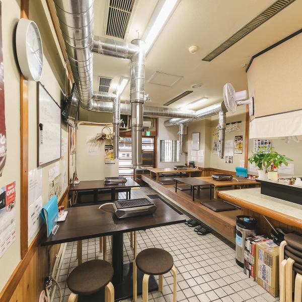 [A relaxing atmosphere] Approximately 3 minutes walk from the south exit of Matsusaka Station on the Kintetsu Yamada Line and JR. You can relax and enjoy Matsusaka's soul food, "chicken yakiniku," and the afterglow of a drink.We look forward to your visit as we offer carefully selected exquisite products with the utmost care.