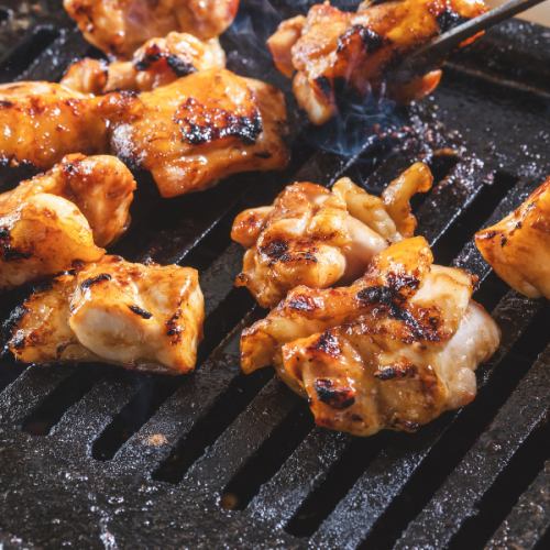 Young chicken (miso) grilled on a net 583 yen (tax included)