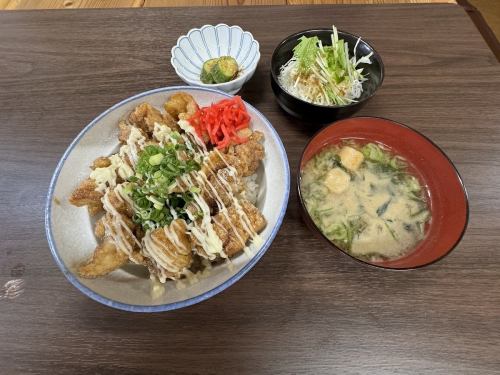唐揚げ丼ランチ(平日限定)1100円(税込)