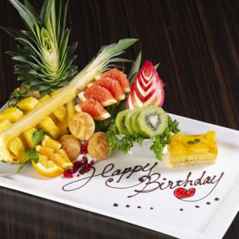 がっつりシュラスコ食べ放題&飲み放題を楽しみつつ、清潔で雰囲気のよい店内では記念日・誕生日といった特別な日のお祝いにも適しています。普段あまり食べられない本格的なブラジル料理とサプライズ演出で、大切な方をお祝いいたしませんか？微力ながらご協力させていただきます。ご予約受付中！